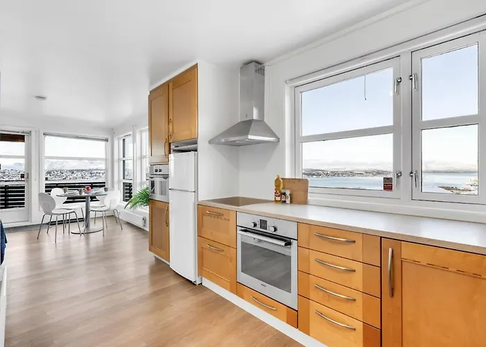 Bridge & Cathedral View L By Fjellheisen טרומסה